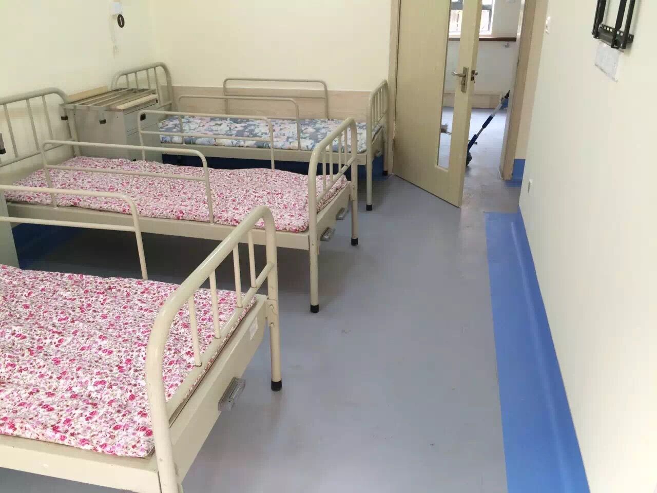【上?！块l北老人活動中心PVC地板